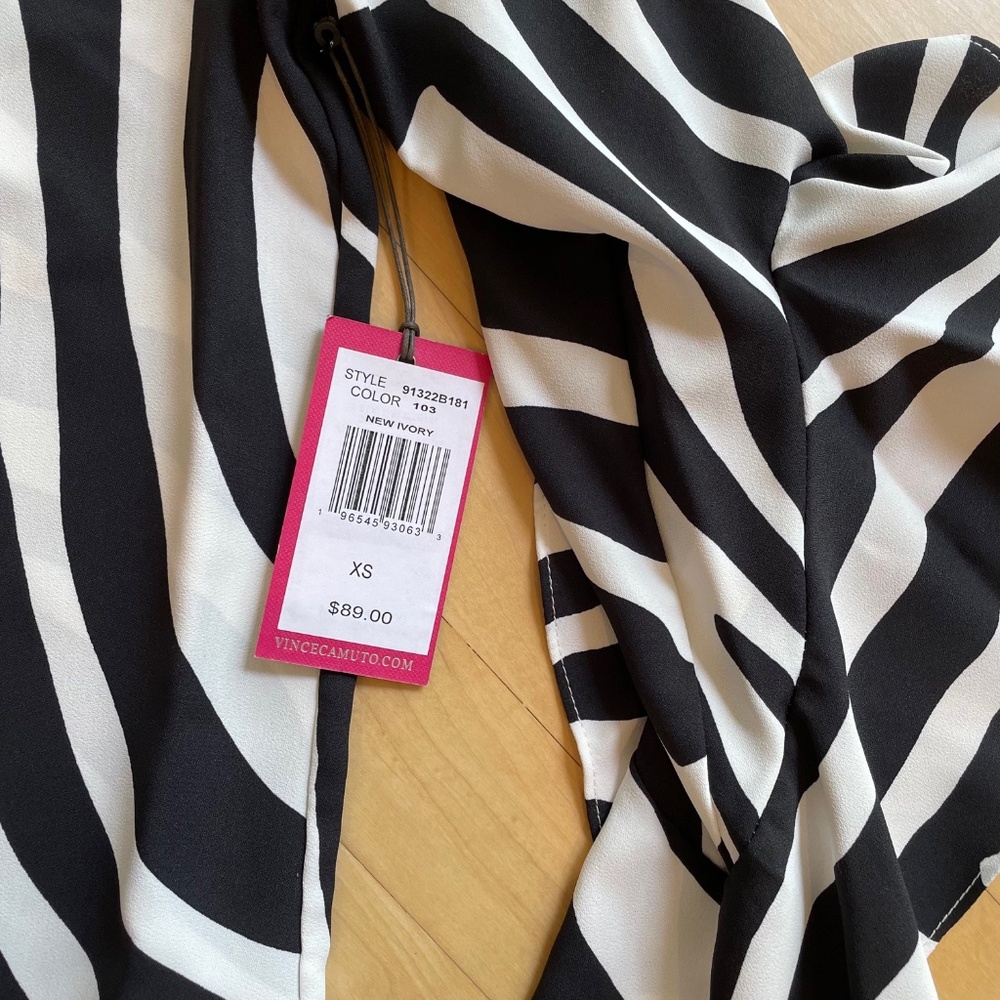 Vince Camuto Brand New with Tags Zebra Print Silky Women's Shirt - Picture 6 of 6